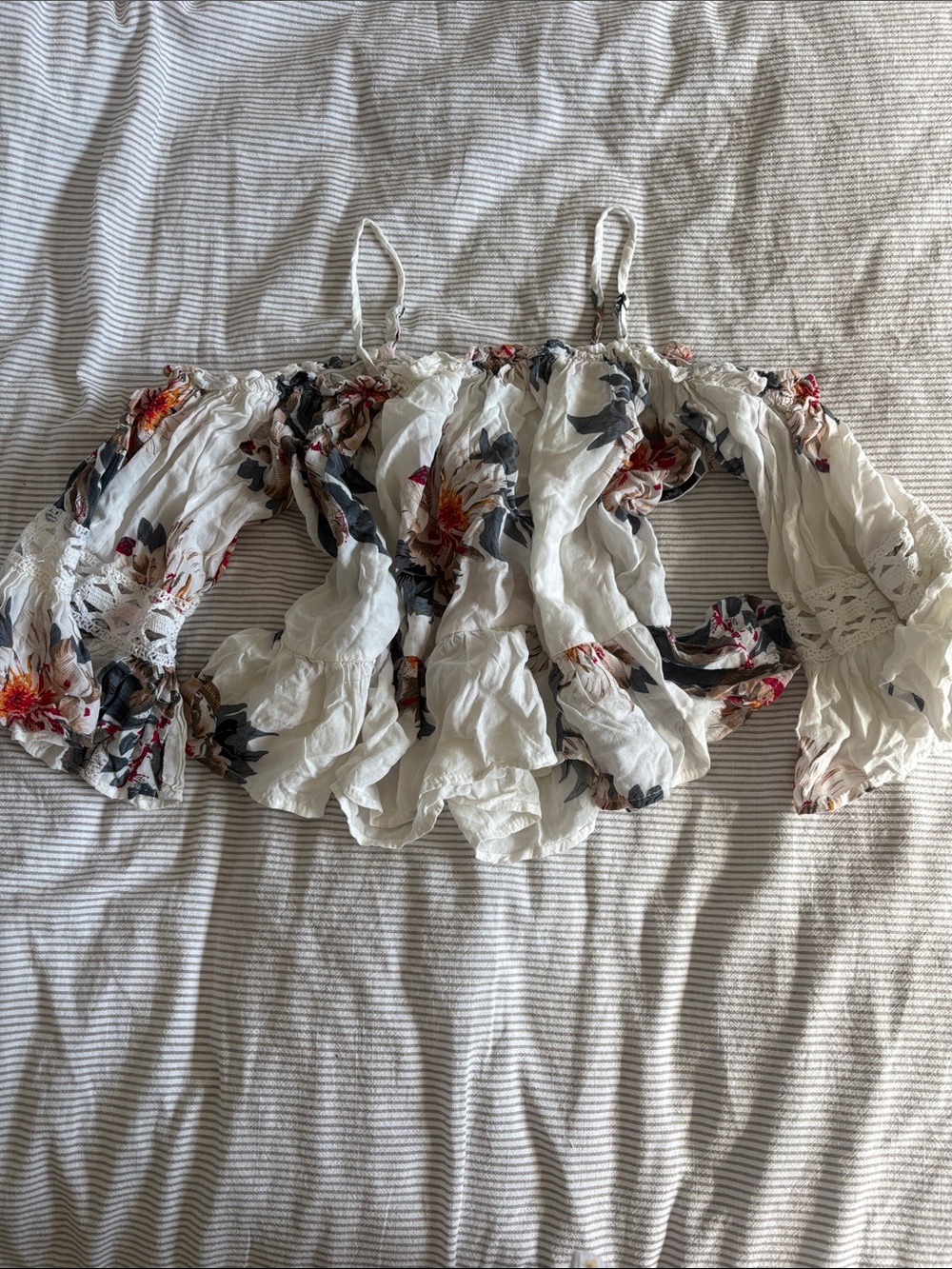 Women’s White Floral Off-Shoulder Ruffle Crop Top